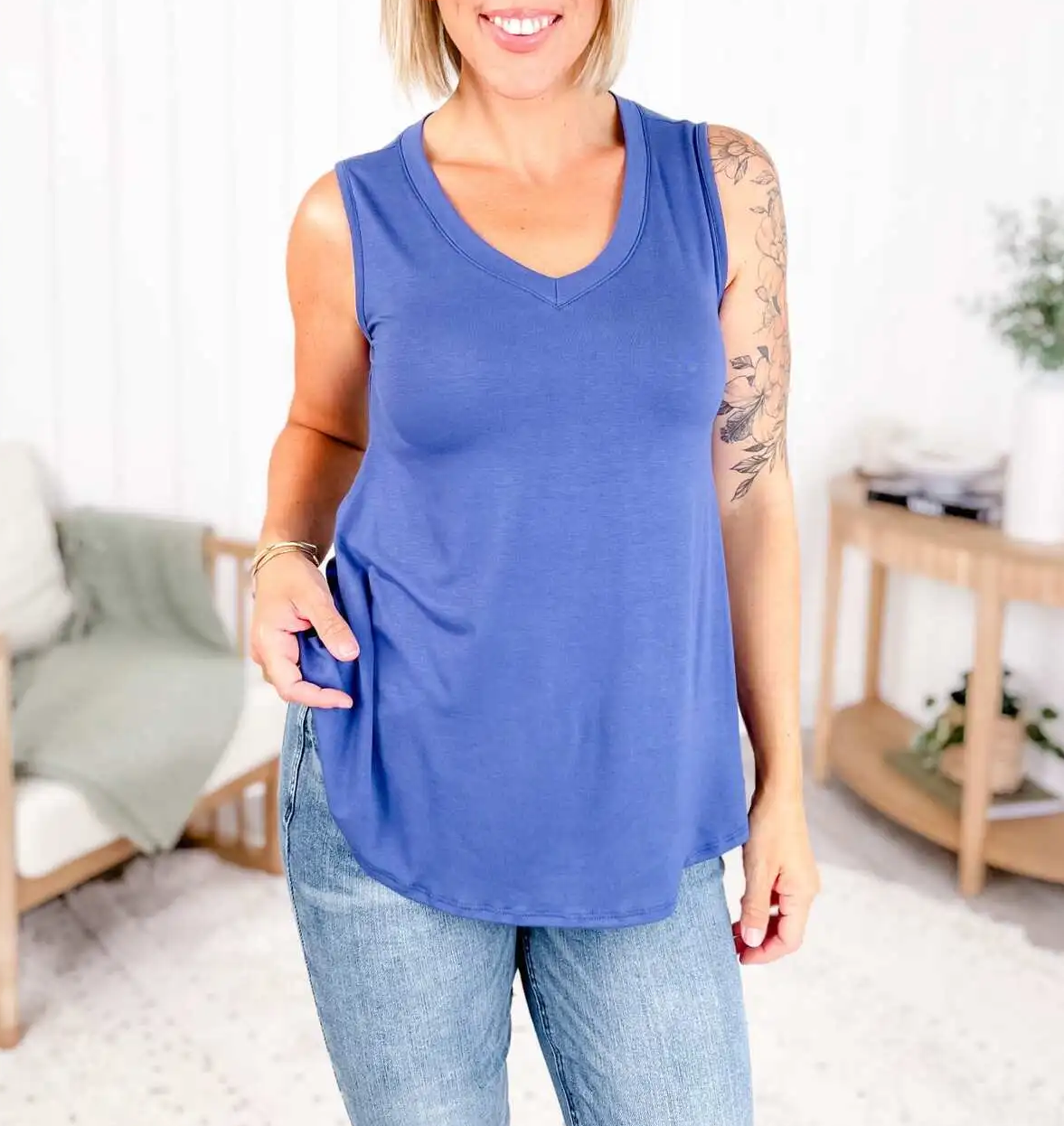 V-neck tank top(-Multiple Colors-)